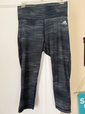 adidas Women’s Black Space-Dye Capri Leggings Size M